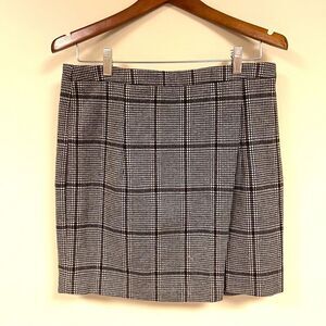 Heartloom plaid mini skirt.   Size M/L